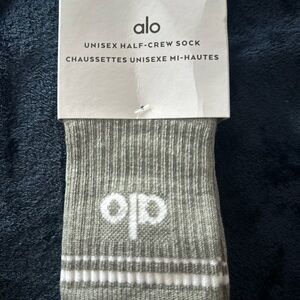 ALO Yoga Unisex Half-Crew Socks in Gray